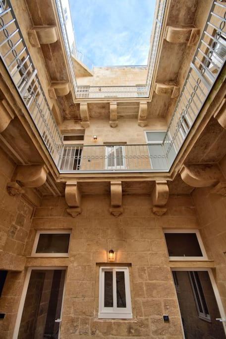 Vallettastay Old Lodge Apartment 1 Exteriér fotografie